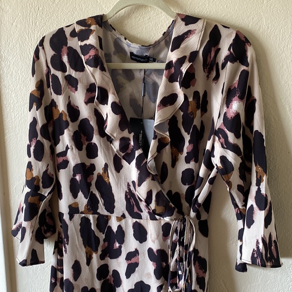 PrettyLittleThing | Leopard Print Wrap Dress - Picture 6 of 9